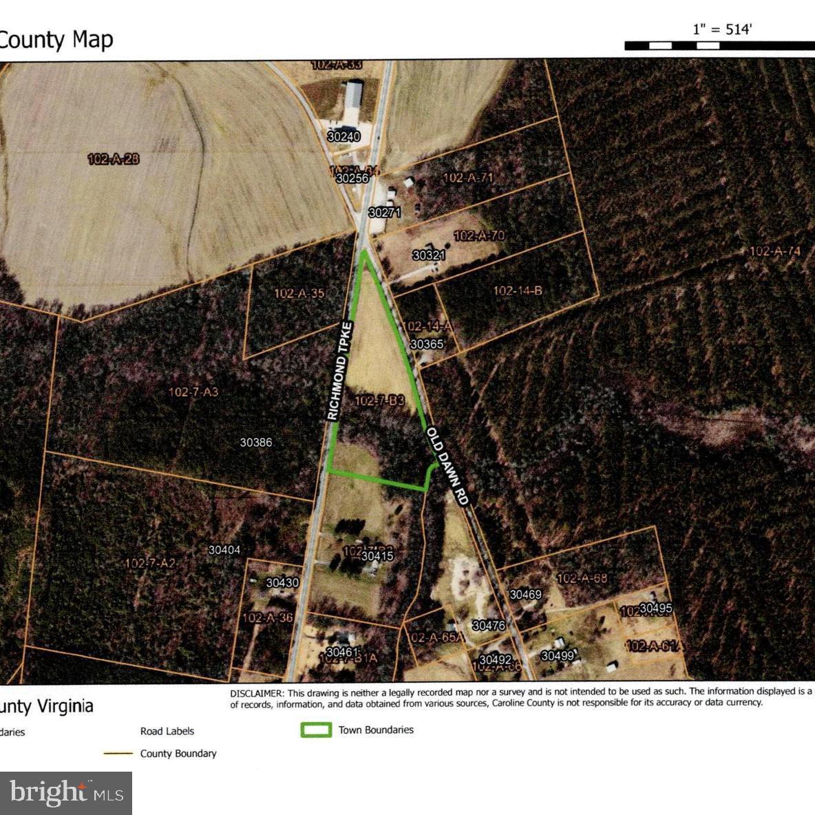 a black and white photo of a tennis court