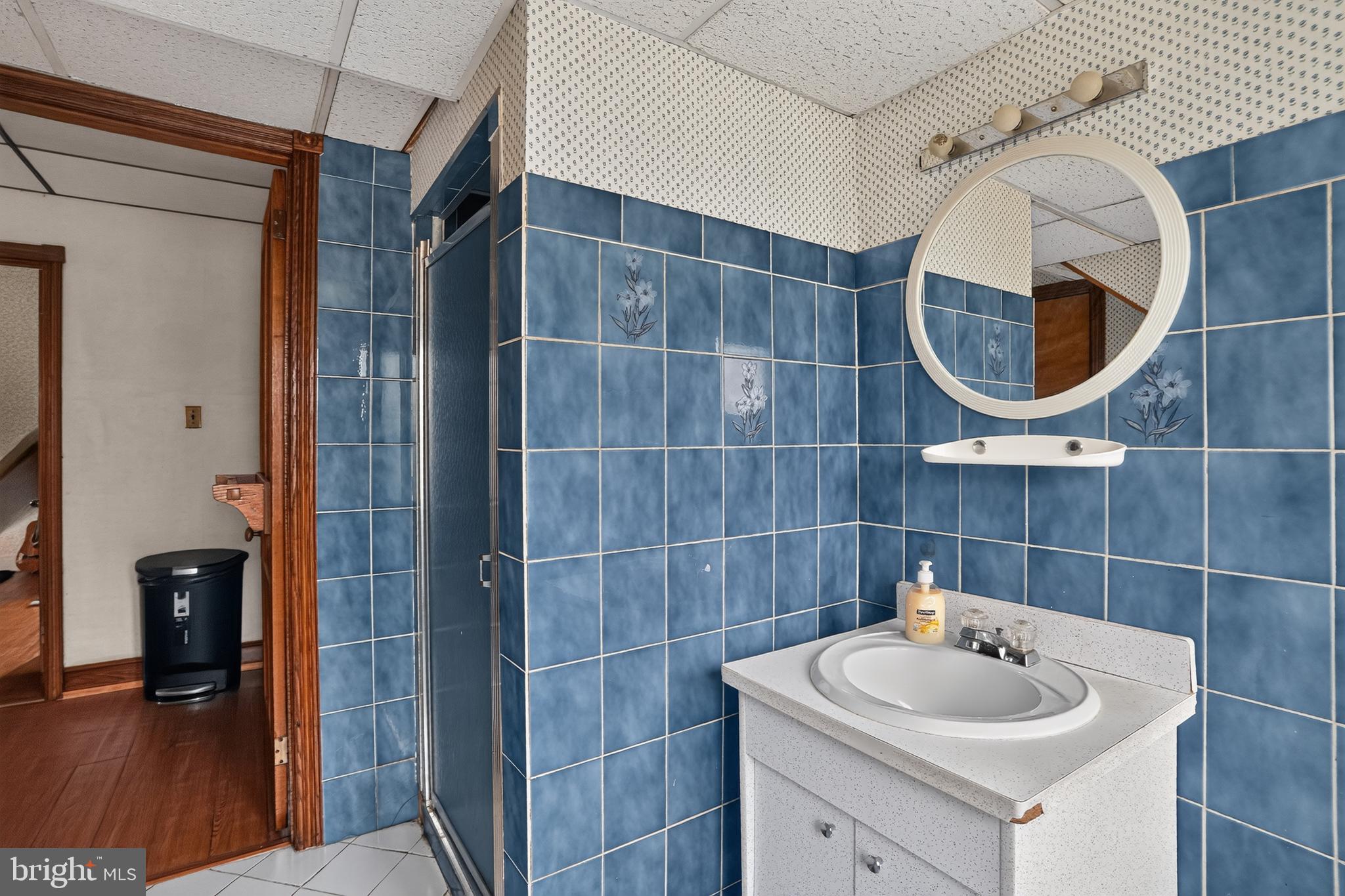 108 East Township Line Road Havertown, PA 19083 - Photo 32 of 34 3rd flr bath
