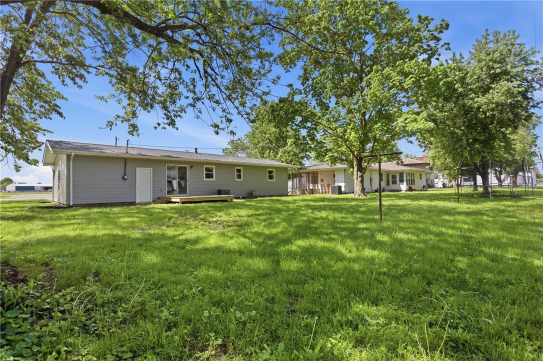 711 East Division Street Altamont, IL 62411 - Photo 23 of 24