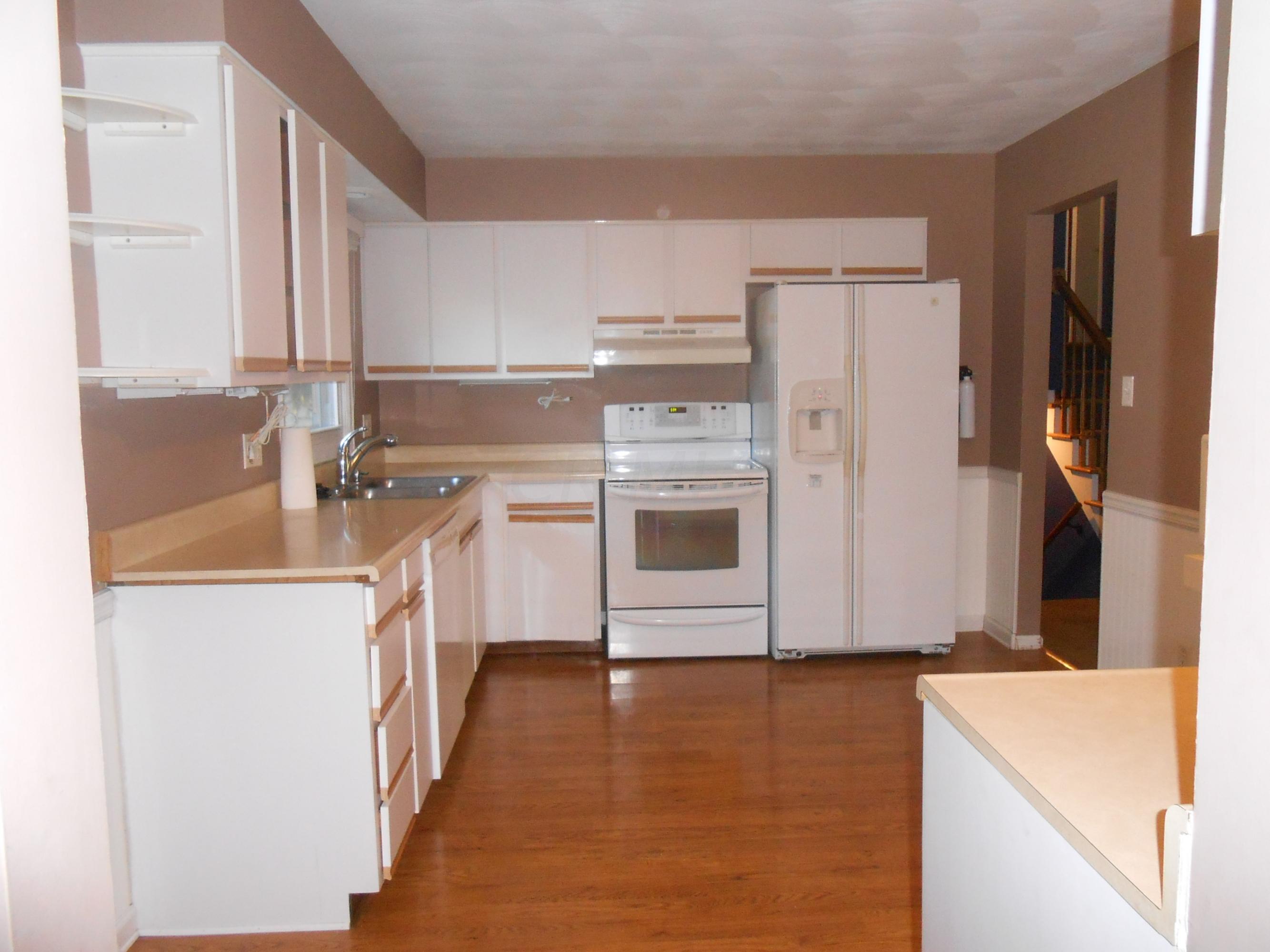 1334 Spindler Road Columbus, OH 43228 - Photo 5 of 30