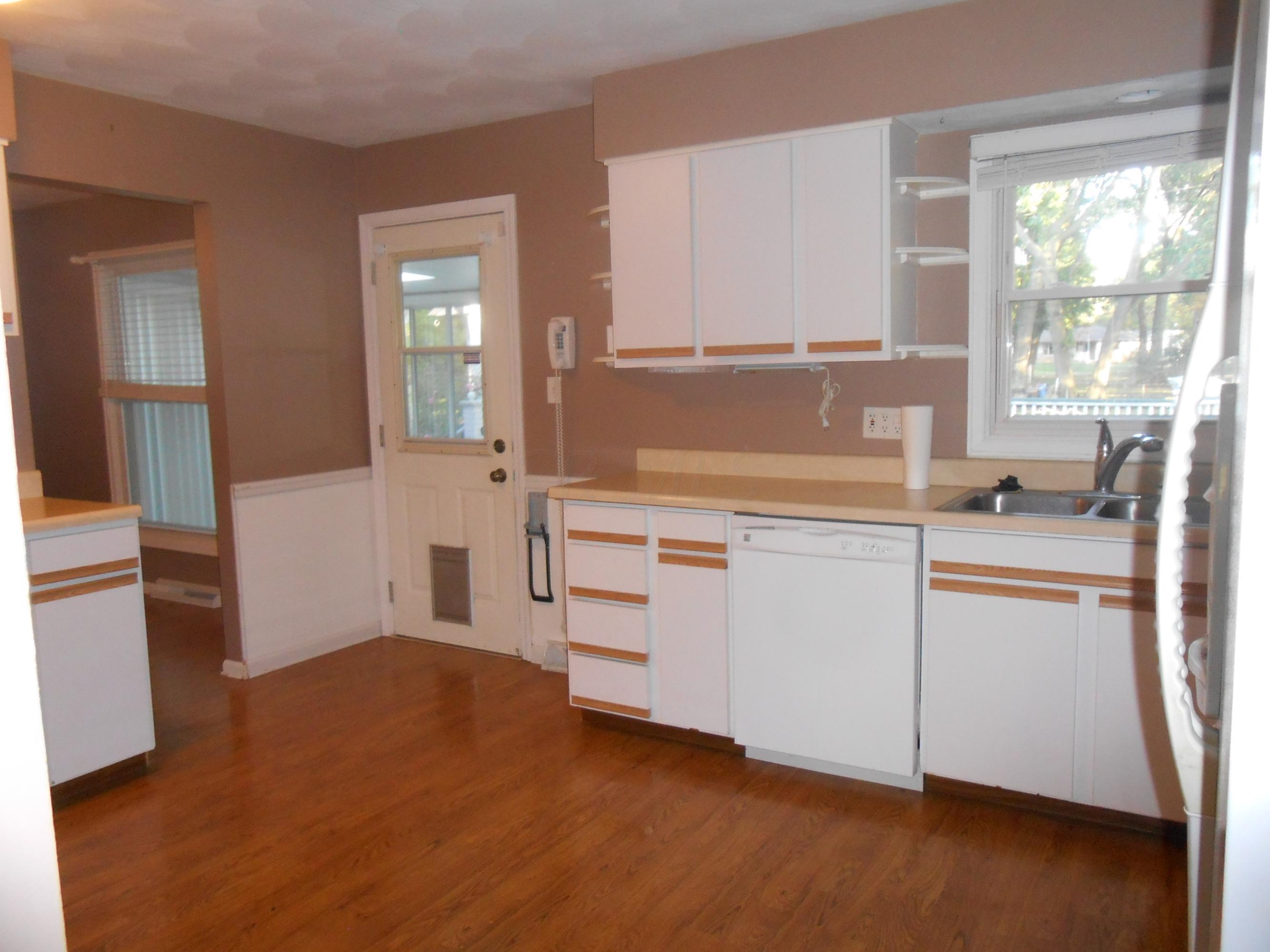 1334 Spindler Road Columbus, OH 43228 - Photo 6 of 30