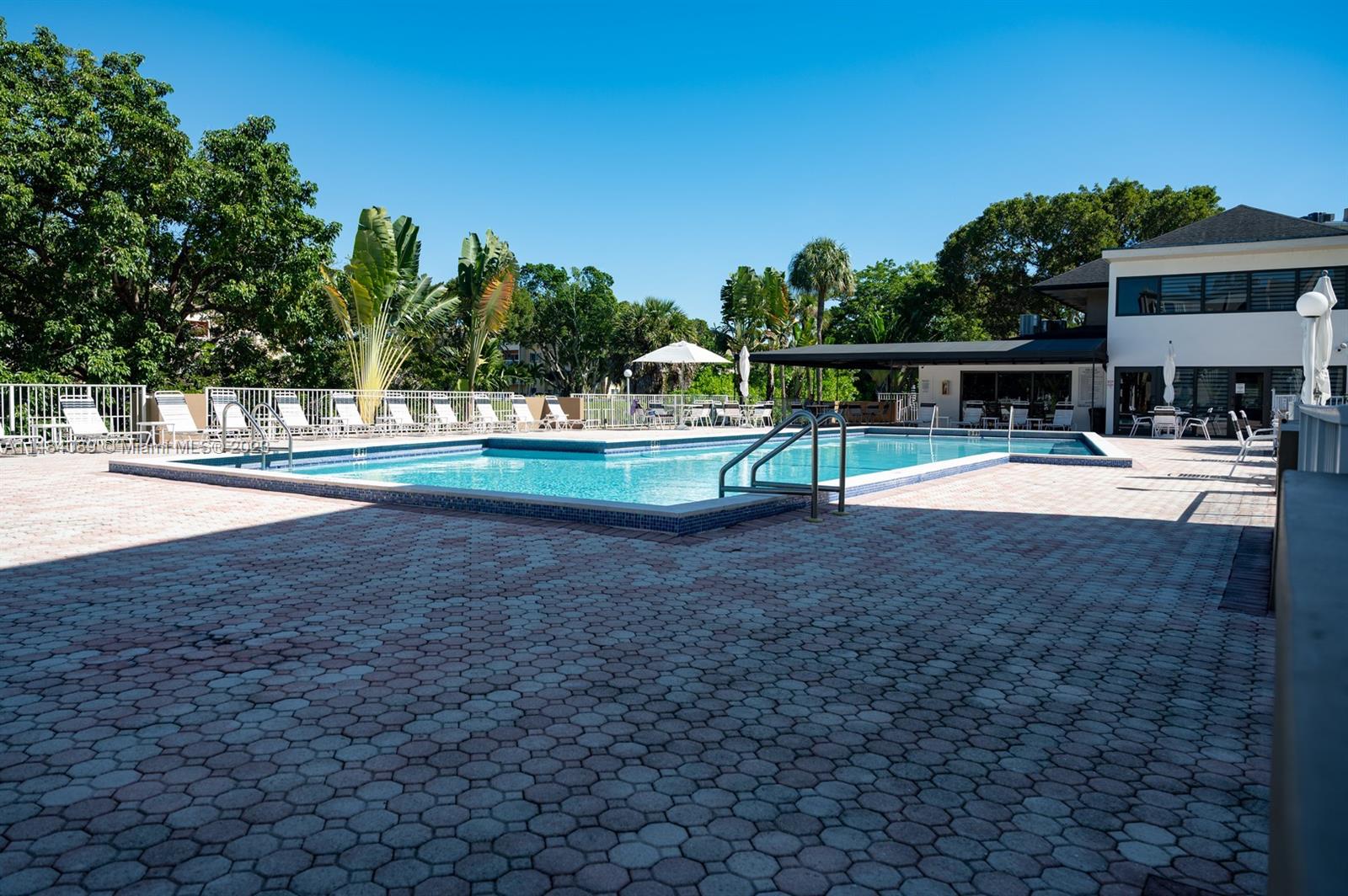 7715 Southwest 86th Street, Unit A2307 Miami, FL 33143 - Photo 81 of 89 a view of back yard