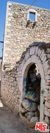 a close view of sink