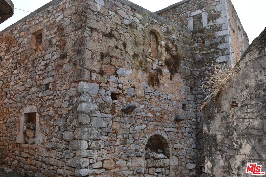 1 Camares Kythira Greece undefined, undefined 80100 - Photo 3 of 4 a view of a brick wall