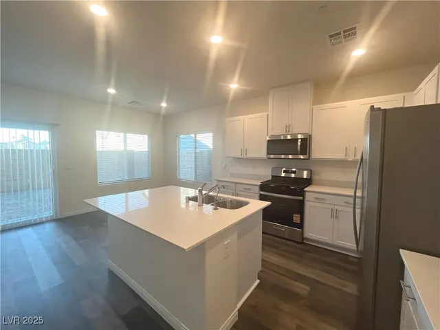 $2,200 | 510 Golden Cardinal Avenue, Henderson, NV 89011