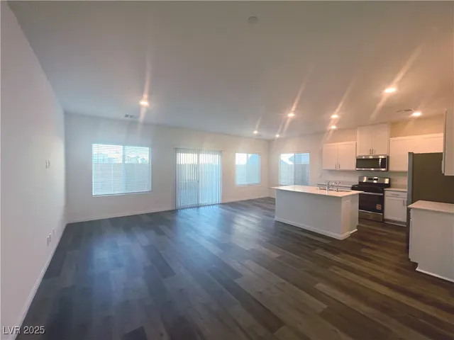 $2,200 | 510 Golden Cardinal Avenue, Henderson, NV 89011