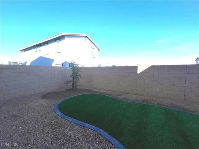 $2,200 | 510 Golden Cardinal Avenue, Henderson, NV 89011