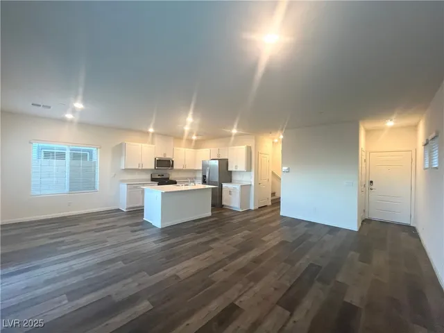 $2,200 | 510 Golden Cardinal Avenue, Henderson, NV 89011