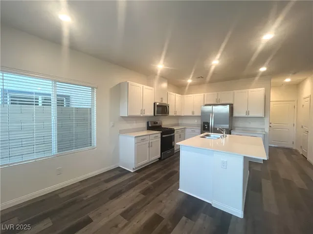 $2,200 | 510 Golden Cardinal Avenue, Henderson, NV 89011