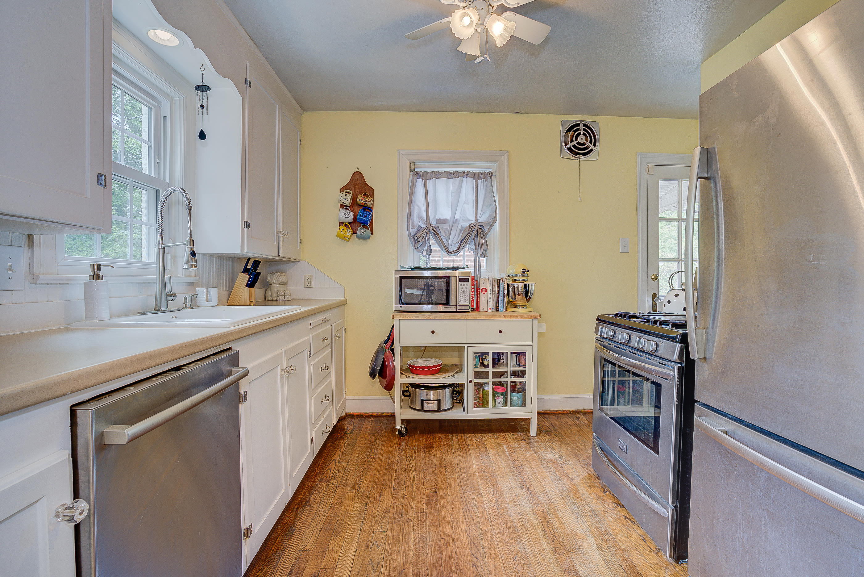 2327 Howard Road Southwest Roanoke, VA 24015 - Photo 15 of 28 164