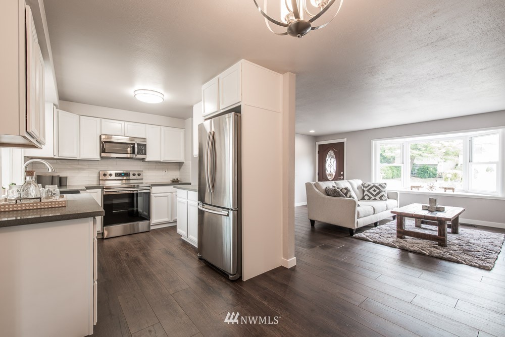 2436 Southwest 326th Street Federal Way, WA 98023 - Photo 5 of 14