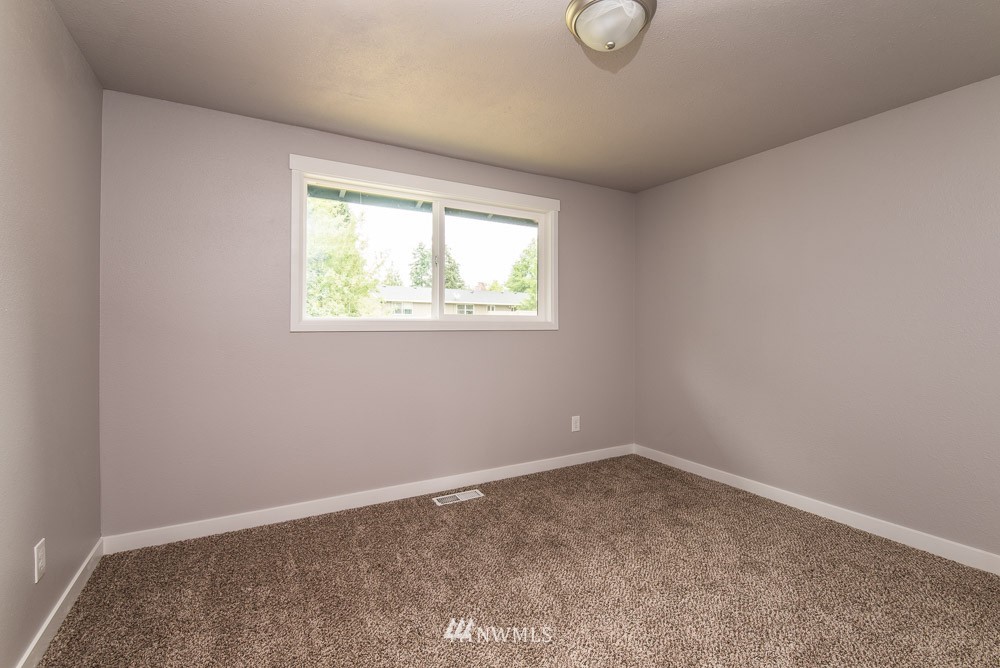 2436 Southwest 326th Street Federal Way, WA 98023 - Photo 8 of 14