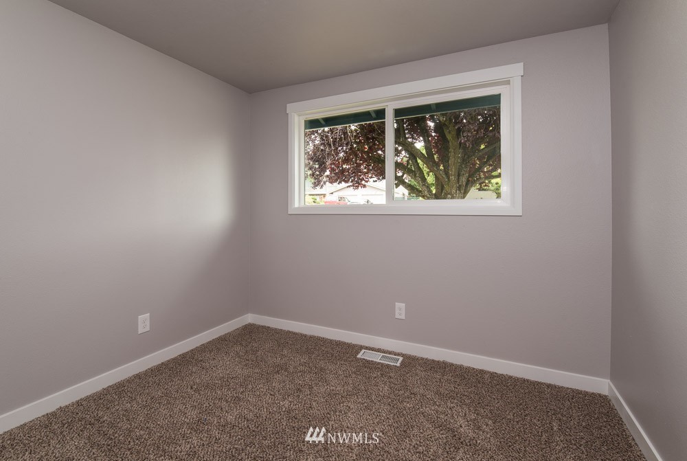 2436 Southwest 326th Street Federal Way, WA 98023 - Photo 9 of 14