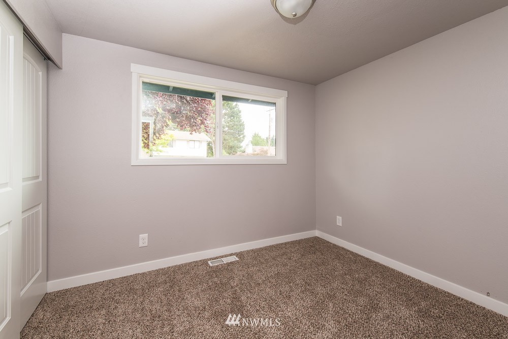 2436 Southwest 326th Street Federal Way, WA 98023 - Photo 10 of 14