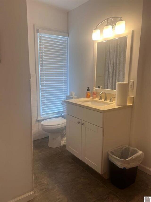 2650 Holt Road Paducah, KY 42001 - Photo 7 of 21 Primary bathroom