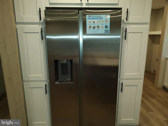 a close view of a refrigerator in a kitchen