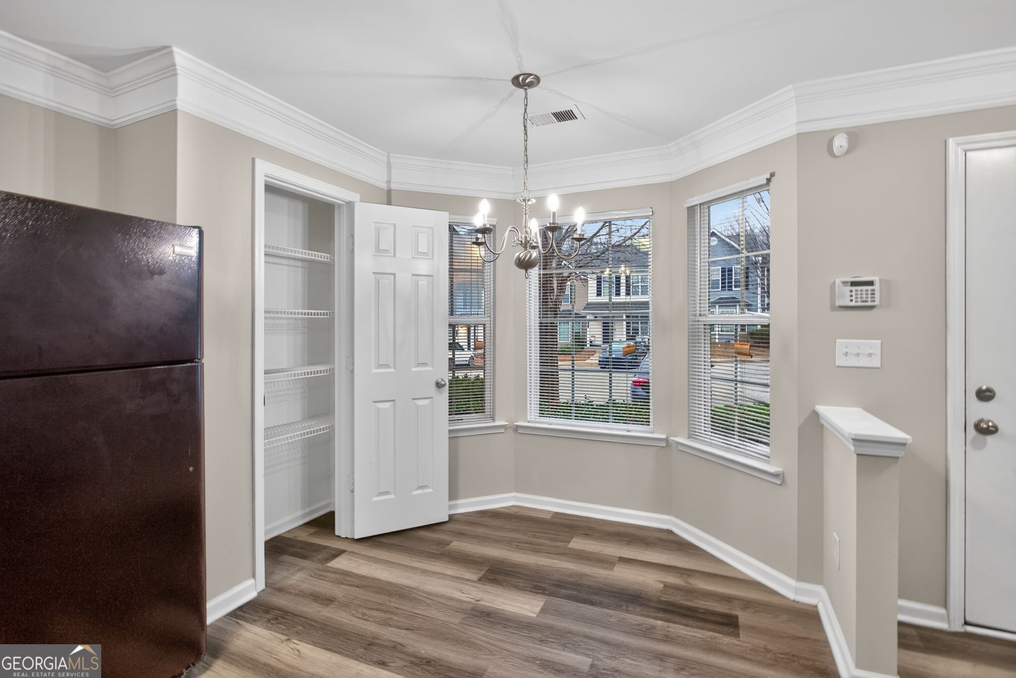 837 Crestwell Circle Atlanta, GA 30331 - Photo 2 of 16