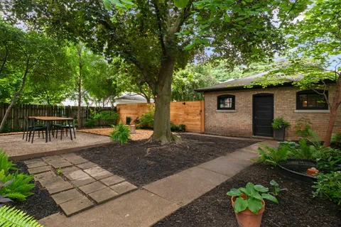 $1,500,000 | 321 North Elmwood Avenue, Oak Park, IL 60302