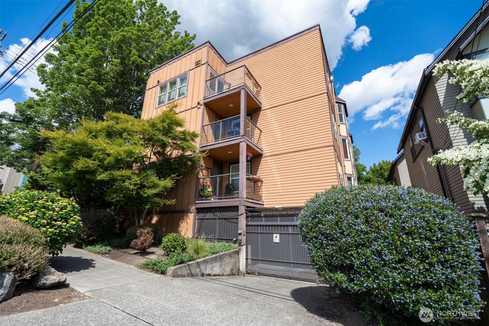 209 North 39th Street, Unit 304 Seattle, WA 98103 - Photo 23 of 24
