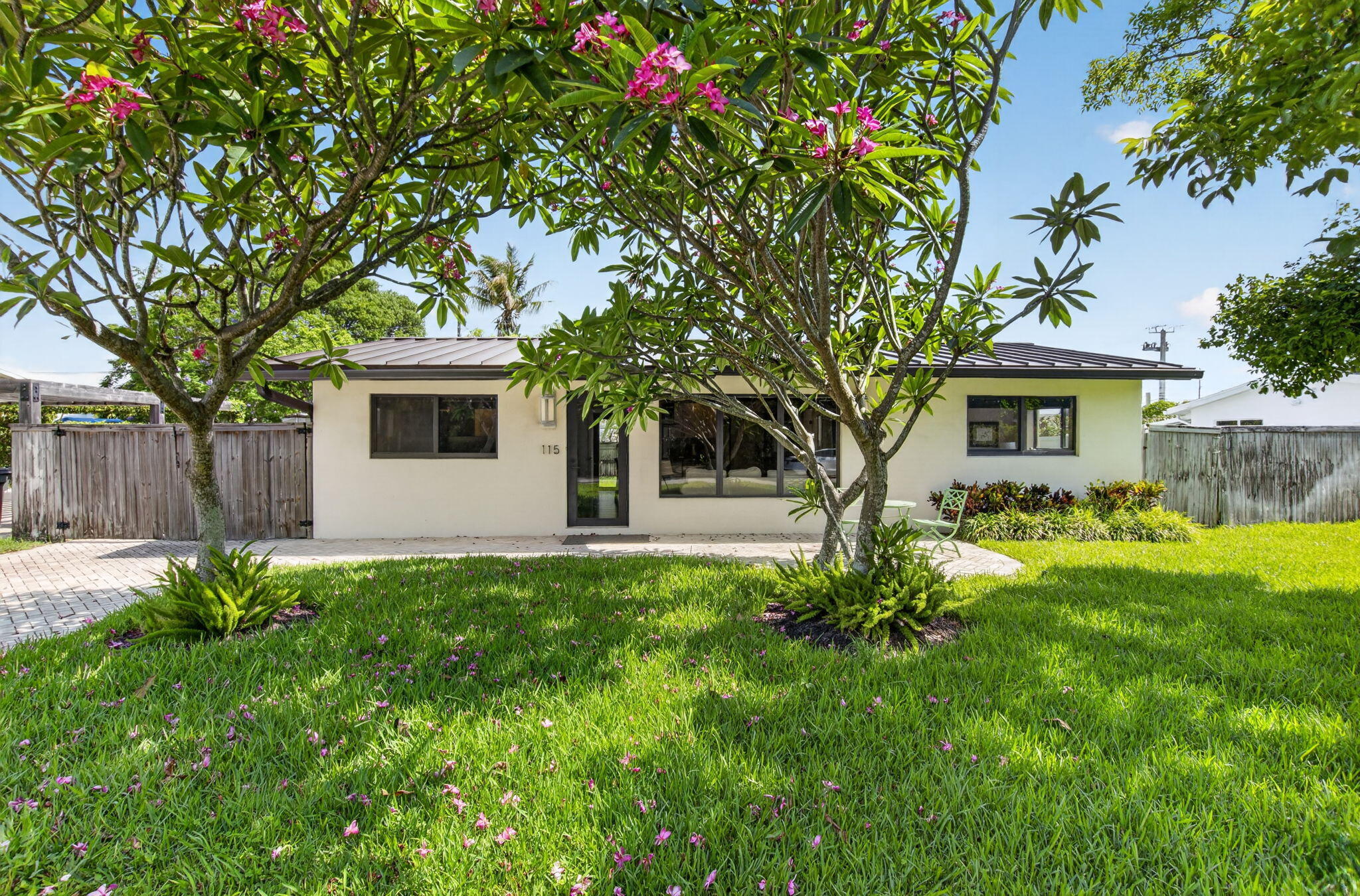 115 Northwest 7th Street Boca Raton, FL 33432 - Photo 4 of 58 4-web-or-mls-DSC_4443
