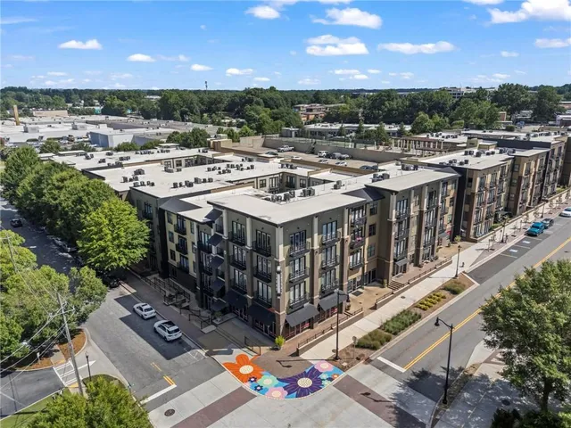 a view of a buildings in the city
