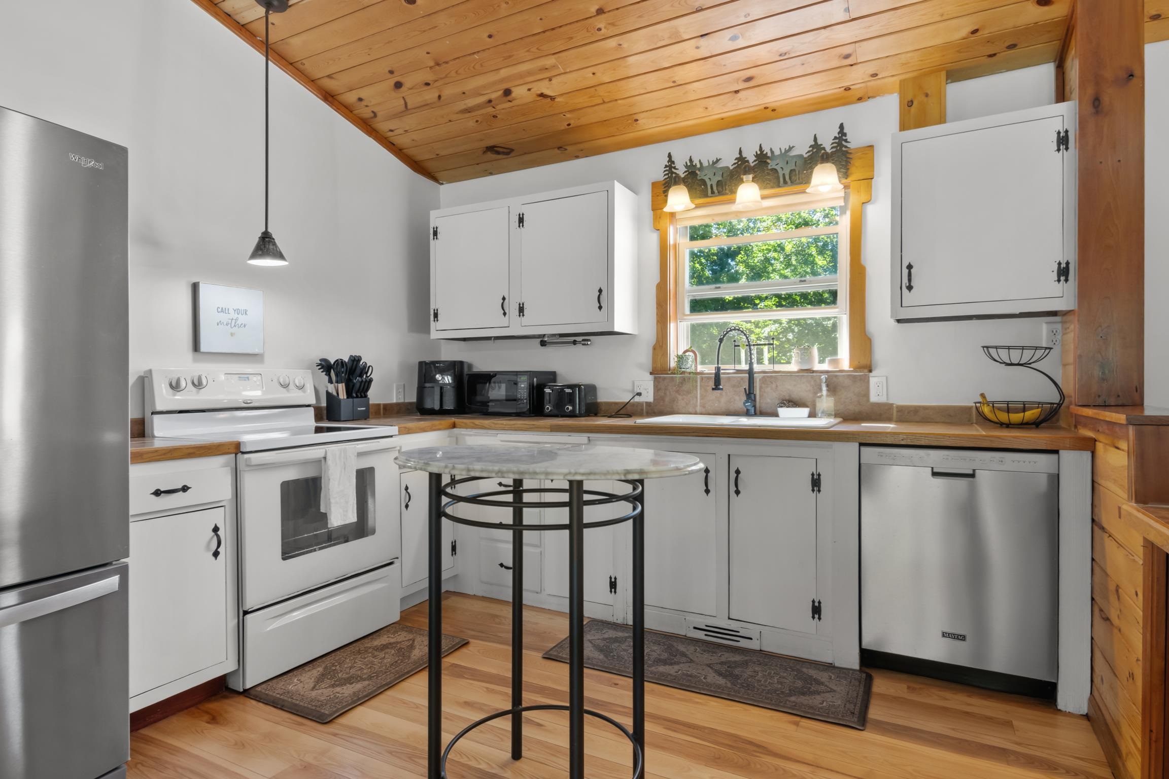941 South Weldon Road Beulah, MI 49617 - Photo 8 of 34