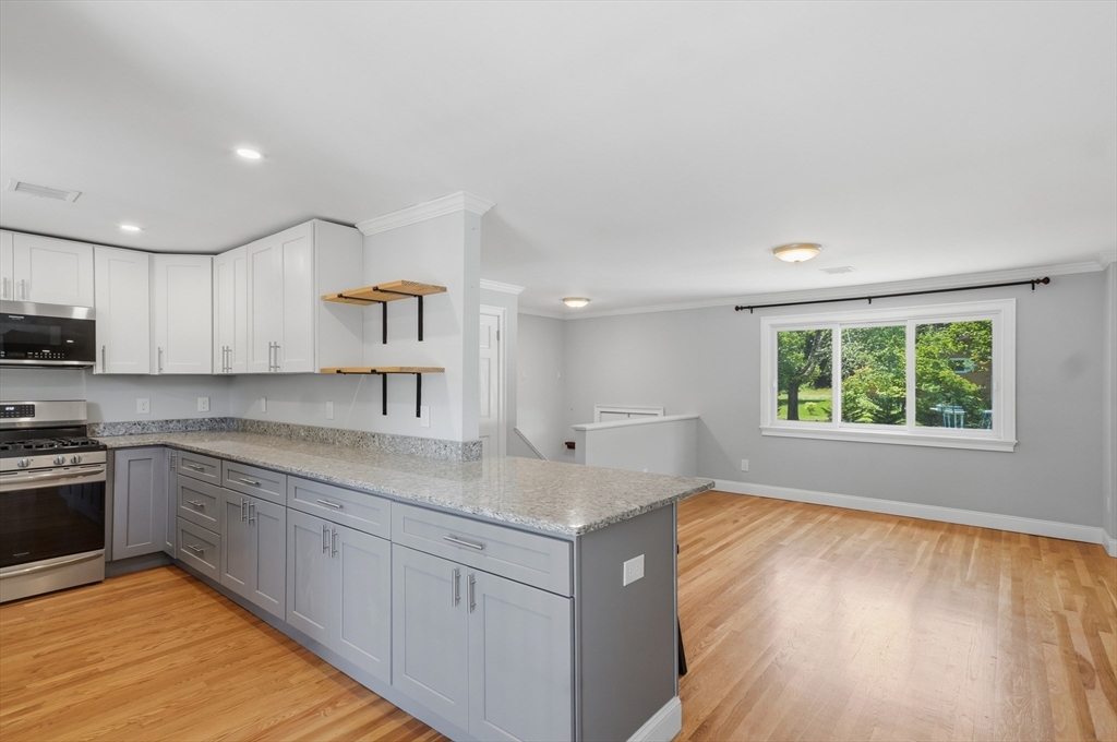 129 Marked Tree Road Holliston, MA 01746 - Photo 8 of 41 Gallery Image 8