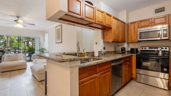 $2,700 | 11737 West Atlantic Boulevard, Unit 621, Coral Springs, FL 33071