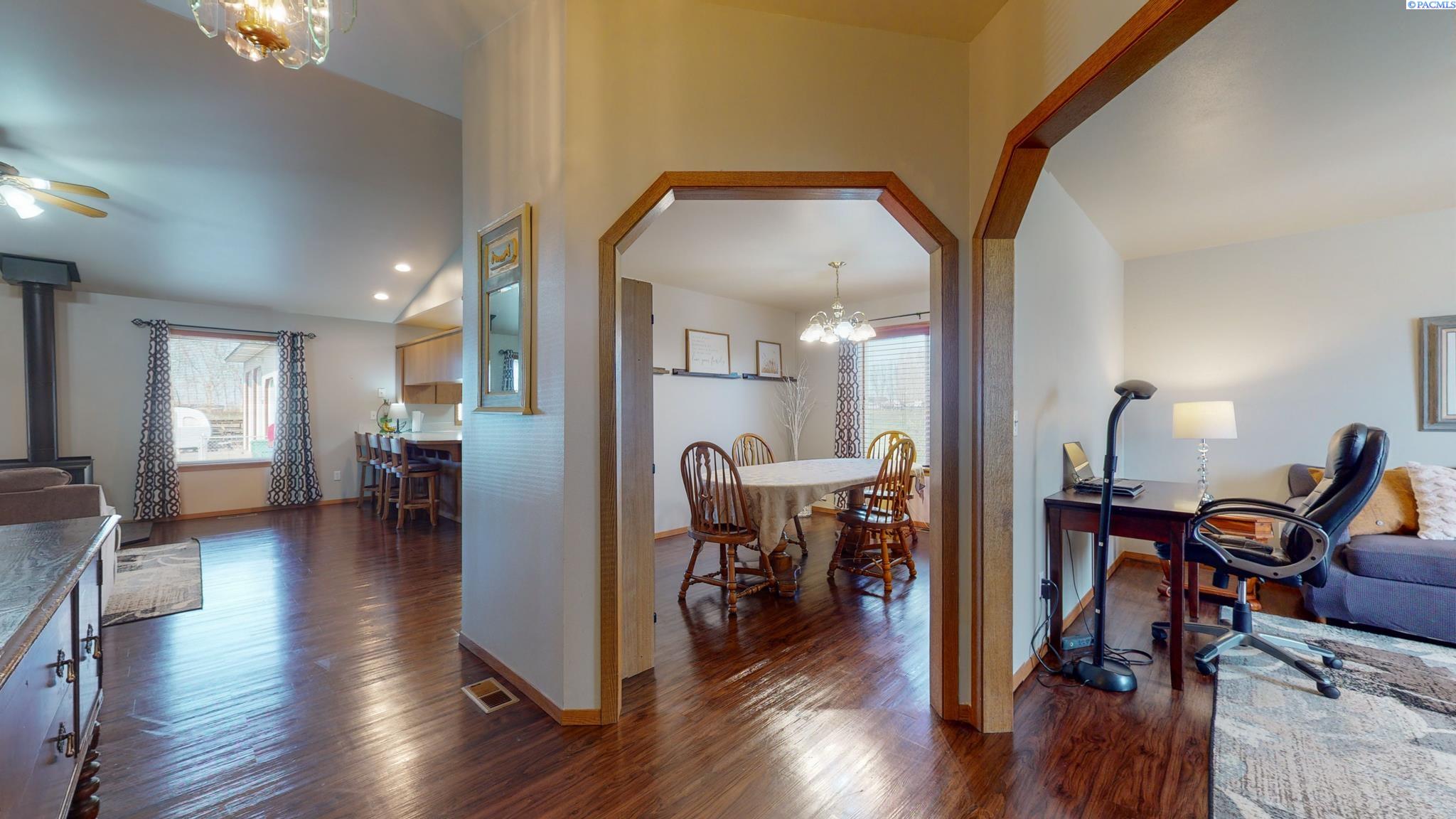 4004 Hicks Road Grandview, WA 98930 - Photo 9 of 30 Gallery Image 9