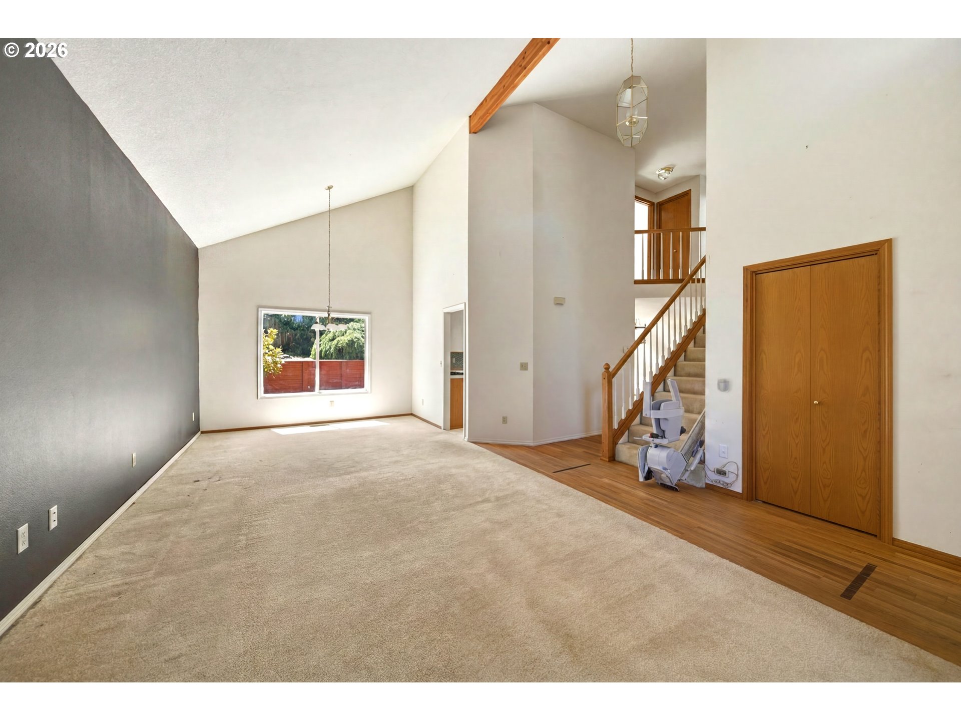 5002 Southwest Vacuna Street Portland, OR 97219 - Photo 3 of 20