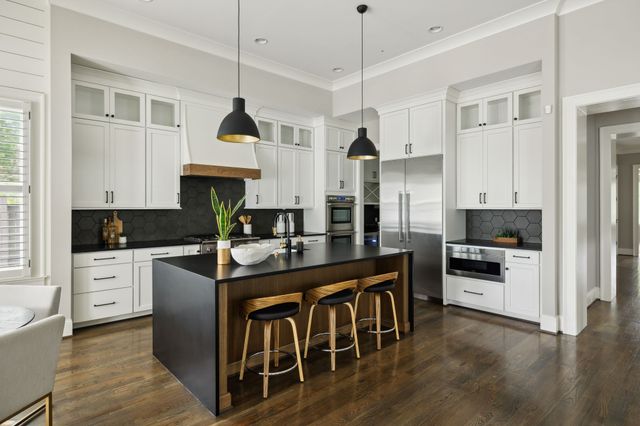 $2,300,000 | 2116 19th Avenue South, Nashville, TN 37212