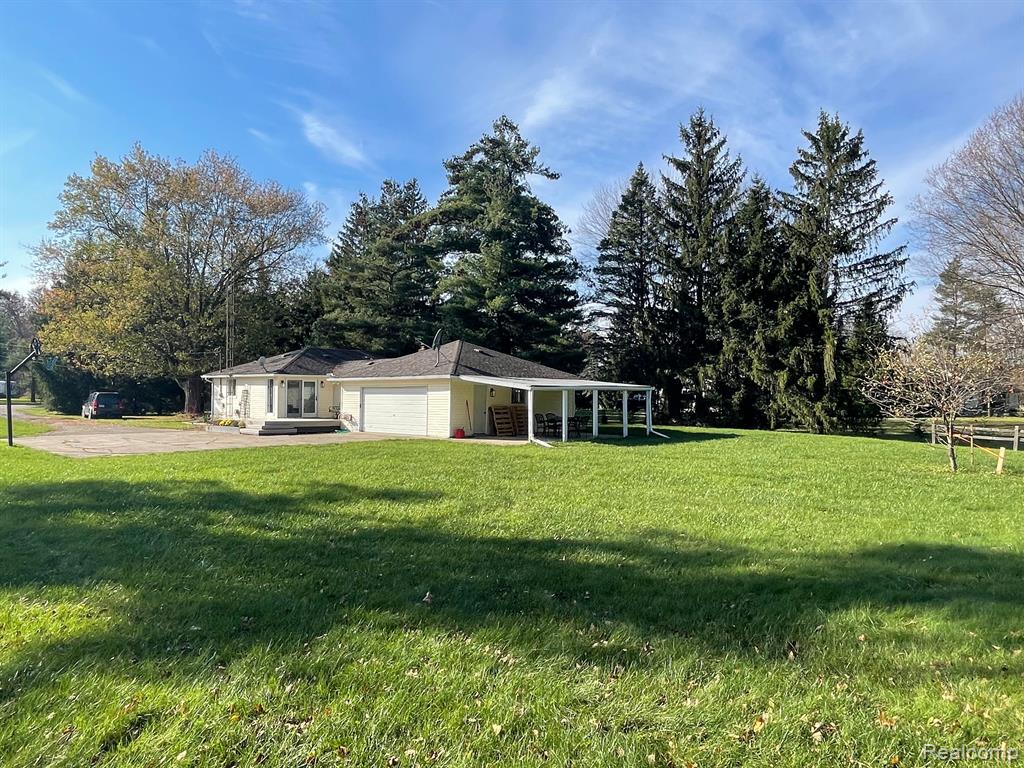 9285 South State Road Goodrich, MI 48438 - Photo 1 of 16