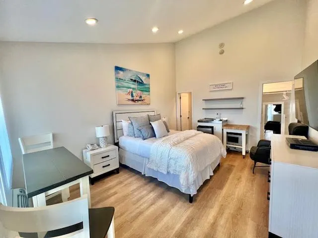 $310,000 | 231 Dune Road, Unit 919, Westhampton Beach, NY 11978