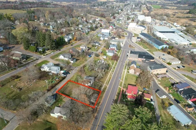 $9,900 | 205 2nd Main Street, Elroy, WI 53929