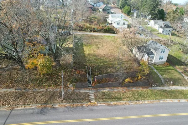 $9,900 | 205 2nd Main Street, Elroy, WI 53929