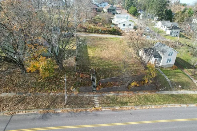 $9,900 | 205 2nd Main Street, Elroy, WI 53929