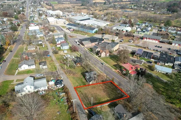 $9,900 | 205 2nd Main Street, Elroy, WI 53929