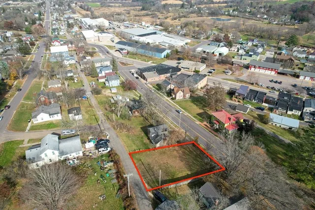 $9,900 | 205 2nd Main Street, Elroy, WI 53929