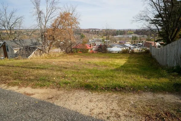 $9,900 | 205 2nd Main Street, Elroy, WI 53929