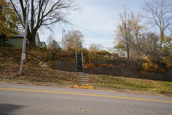 $9,900 | 205 2nd Main Street, Elroy, WI 53929