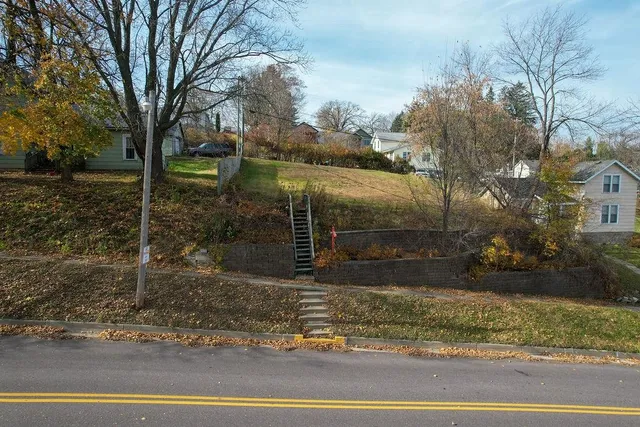 $9,900 | 205 2nd Main Street, Elroy, WI 53929