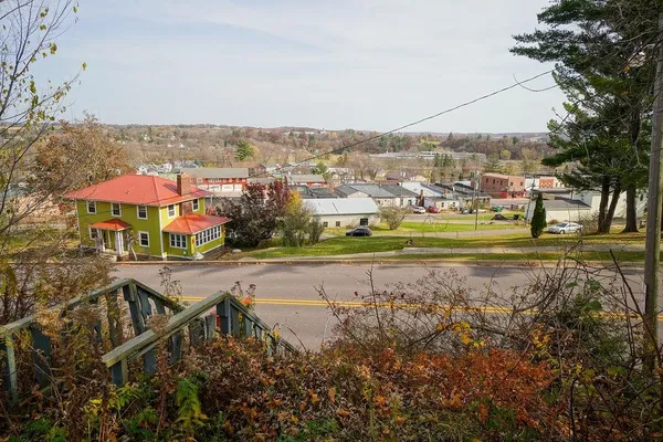 $9,900 | 205 2nd Main Street, Elroy, WI 53929