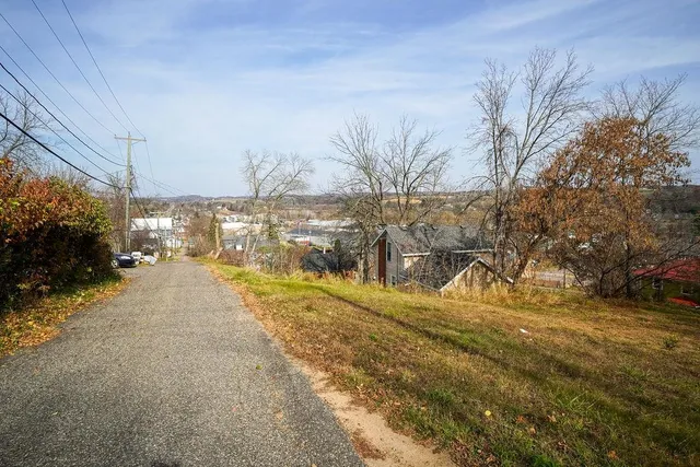 $9,900 | 205 2nd Main Street, Elroy, WI 53929