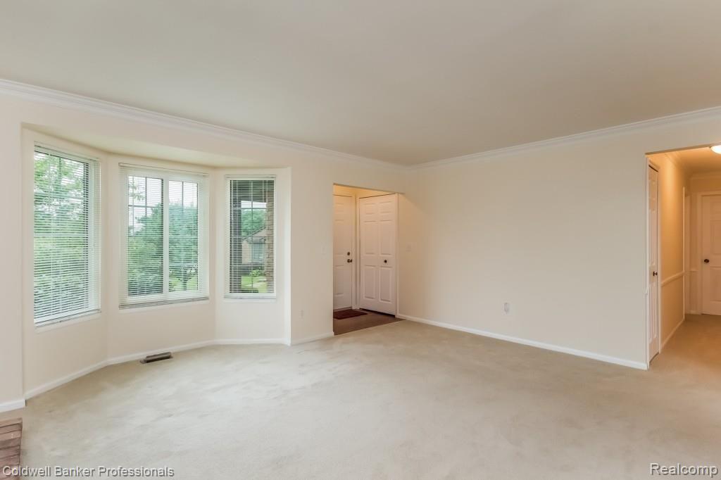 155 Meadow Ln Circle, Unit 21 Rochester Hills, MI 48307 - Photo 8 of 31