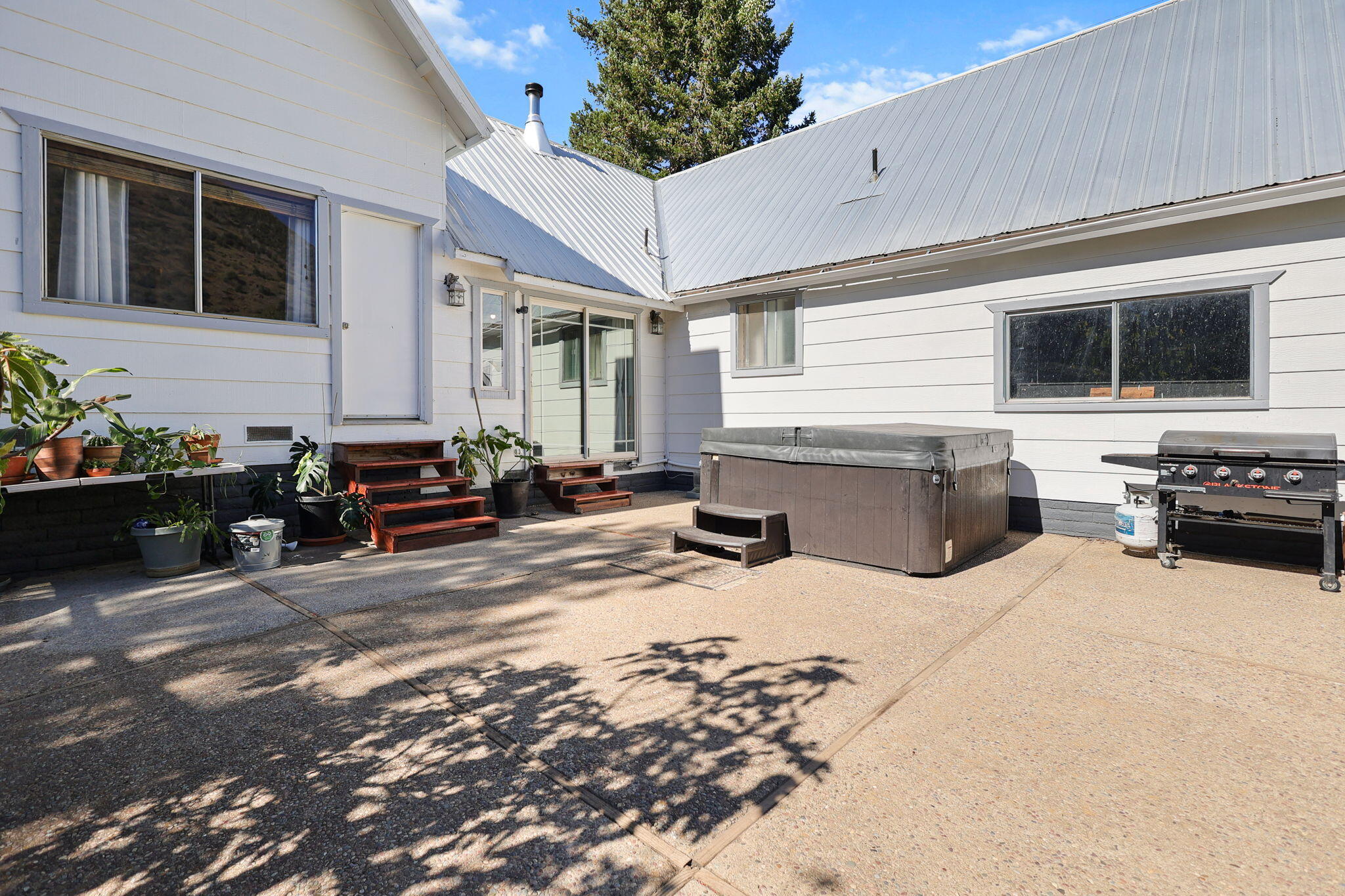 14207 Main Street French Gulch, CA 96033 - Photo 24 of 38 a view of a livingroom with furniture and flat screen tv