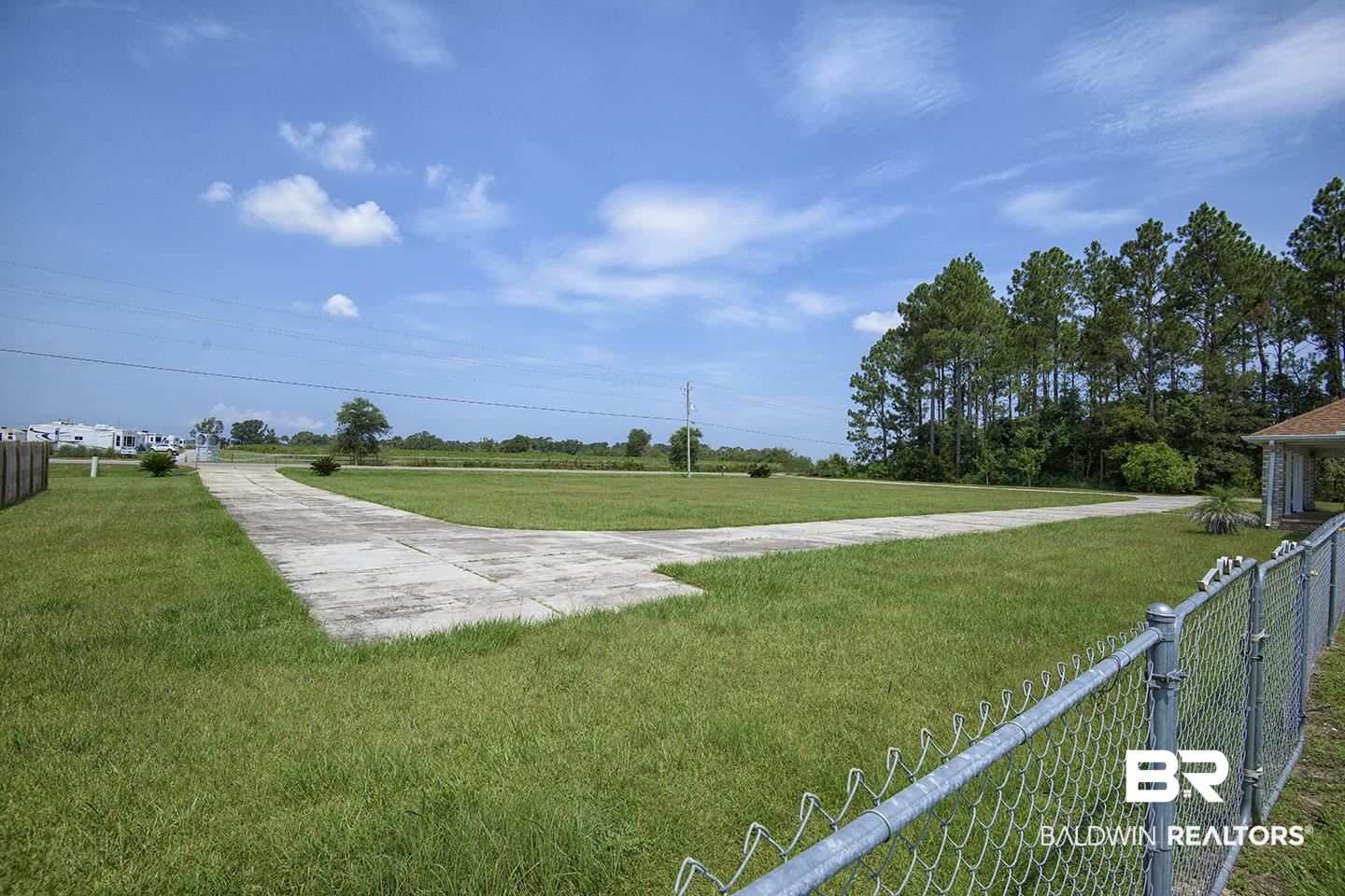 9686 County Road 65 Foley, AL 36535 - Photo 22 of 47 Front Yard