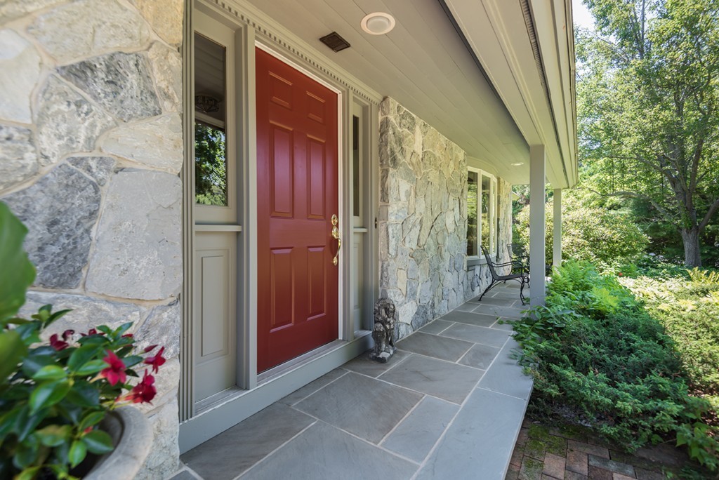 92 Dascomb Road Andover, MA 01810 - Photo 4 of 30 Gallery Image 4