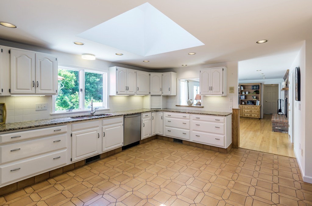 92 Dascomb Road Andover, MA 01810 - Photo 6 of 30 Gallery Image 6