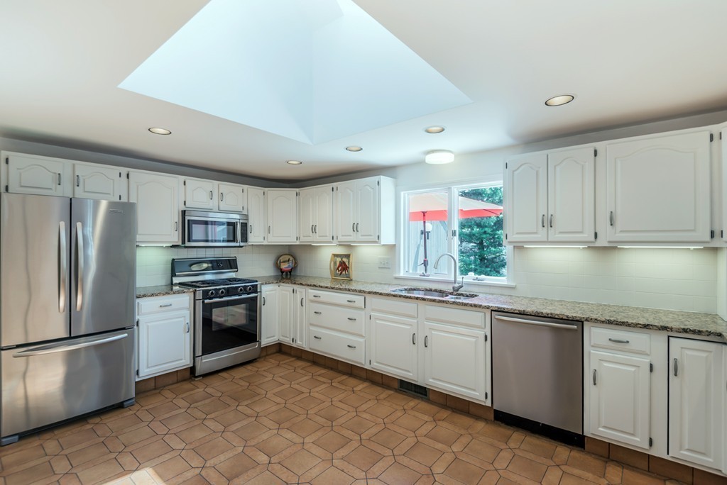 92 Dascomb Road Andover, MA 01810 - Photo 8 of 30 Gallery Image 8
