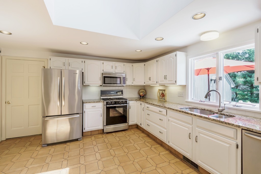 92 Dascomb Road Andover, MA 01810 - Photo 9 of 30 Gallery Image 9